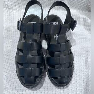 NEW TUK  UNISEX GLADIATOR  PLATFORM MENS 10 Women’s 12 Black Sandals